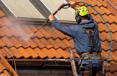 Démoussage et hydrofuge de toiture à Conan
